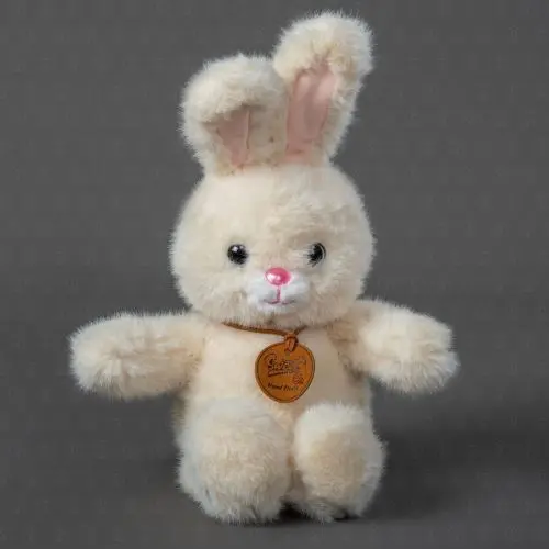 Мягкая игрушка "Зайка персиковый с медальоном" 38 см. Мягкая игрушка "Зайка персиковый с медальоном" 38 см.