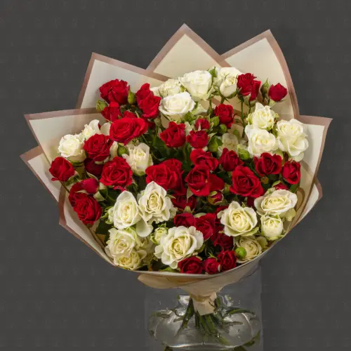 Акция! 15 кустовых роз с оформлением Премиум